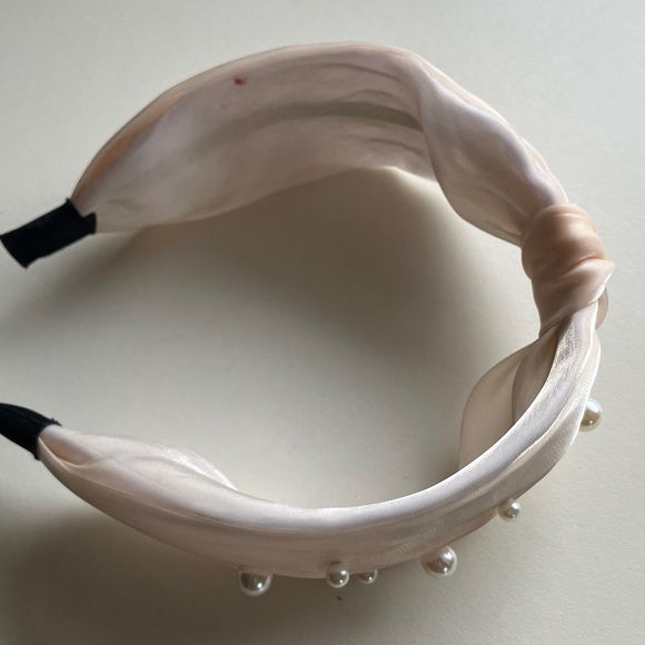 🏷️Elegant Pearl-Embellished Cream Headband - Picture 3 of 4
